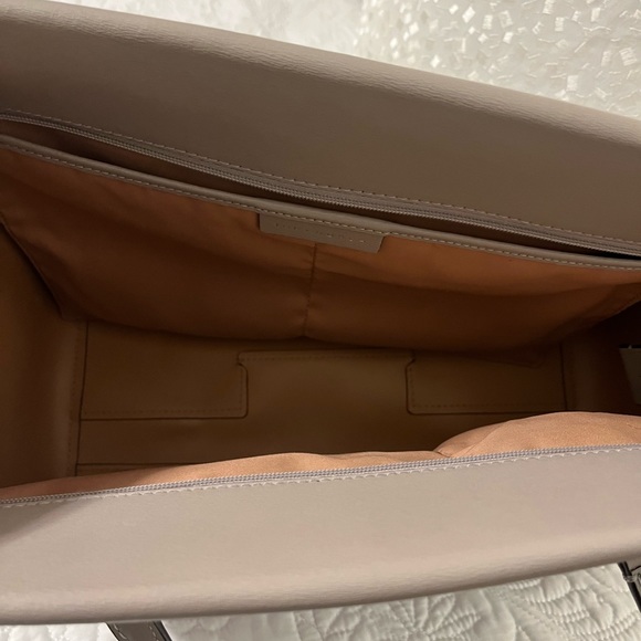 SOLD- Beautiful TB large tote. Excellent used condition. - Picture 3 of 5